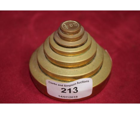 A set of small brass scale weights ¼lb - 1lb (7)