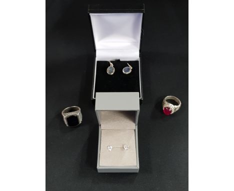 2 PAIRS OF SILVER EARRINGS AND A SILVER RING 