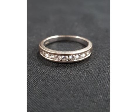 18 CARAT GOLD 9 STONE DIAMOND RING