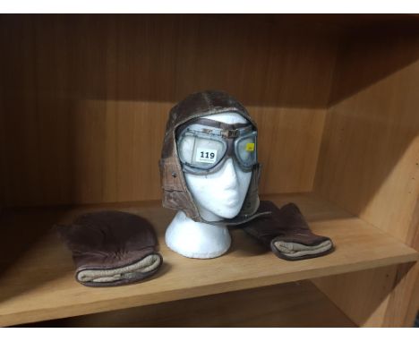 VINTAGE PILOTS/DISPATCH RIDERS GLOVES, HELMET AND GOGGLES
