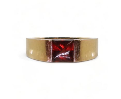 A CARTIER GARNET RING made in 18ct rose gold, fully signed Cartier 52 2001, with the serial number N40520. set with a mixed c