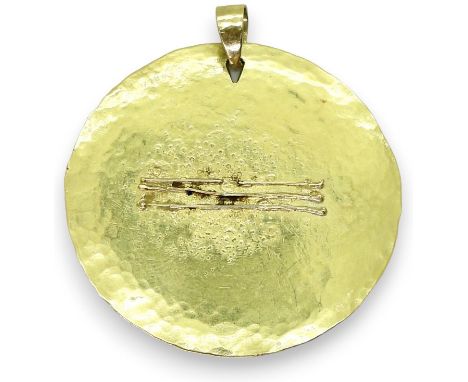 AN 18CT GOLD ABSTRACT PENDANT of disc shape with planished surface. Makers mark BvN, with London hallmarks for 1997. Diameter