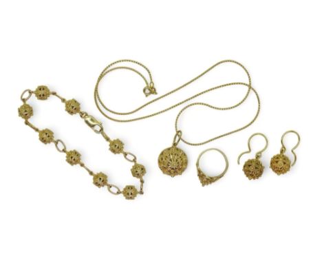 A CONTINENTAL FILLIGREE SUITE comprising of a matching pendant and chain, bracelet, earrings and a ring size K, clasp on chai