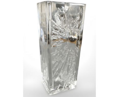 A large French Daum crystal vase, height 32.5 cm  CONDITION REPORT: This vase is in good condition, I can't find fault with i