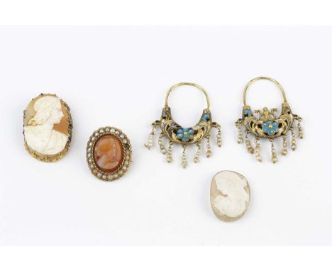 A collection of jewellery, comprising a 19th century hardstone cameo brooch, carved to depict a classical portrait profile, w