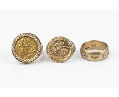 A half sovereign ring, the Elizabeth II half sovereign dated 1982, loose mounted to a 9ct gold mount with openwork lattice sh