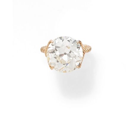 IMPORTANTE BAGUE SOLITAIRE DIAMANT Elle est ornée d'un diamant taille brillant (TA). Monture en fils d'or jaune 18K torsadé. 