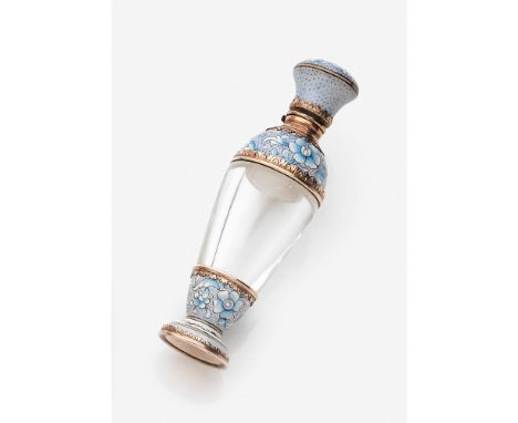 ANNÉES 1840-1860 FLACON À PARFUM ÉMAIL, Le flacon de forme balustre en cristal. Le piédouche et le couvercle sont émaillés bl
