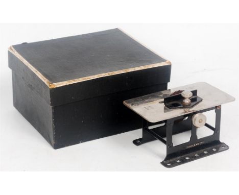 Meccano Saw Bench, boxed example in early black all card box (Both VG-BVG)