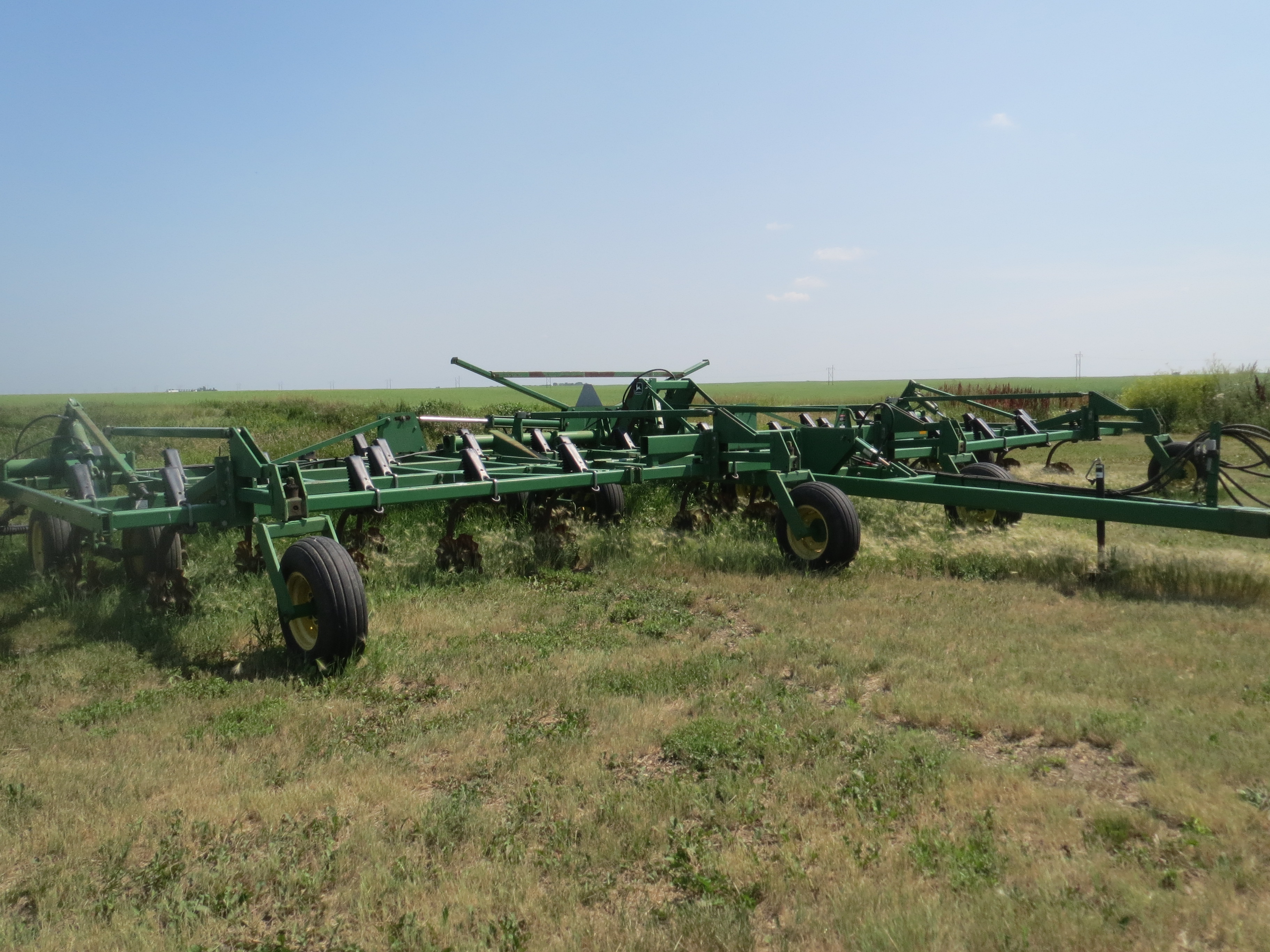 JOHN DEERE 680 VERTICAL TILL CHISEL PLOW; 41 Ft, Ronâ€™s Mfg. Coulters