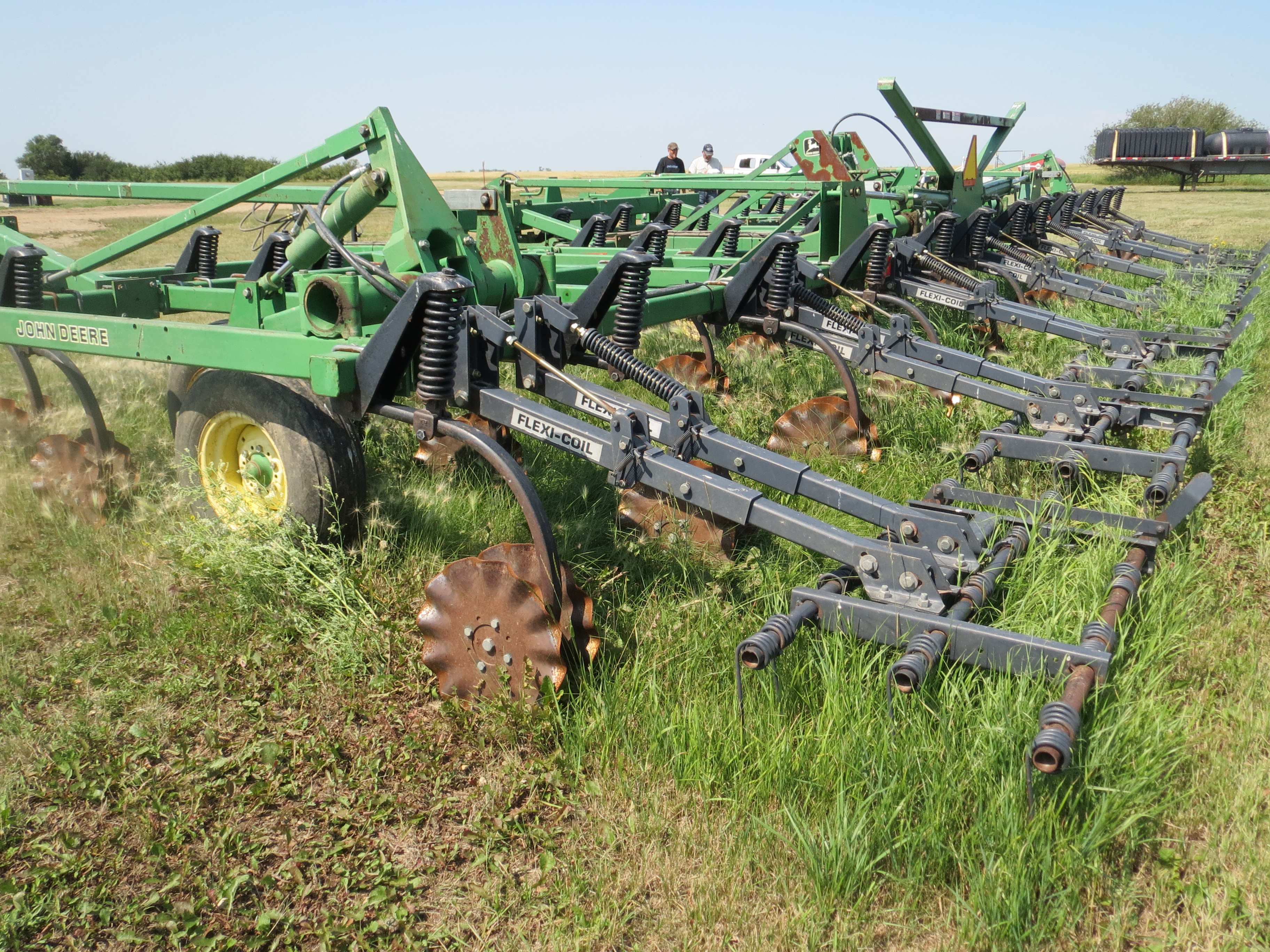 JOHN DEERE 680 VERTICAL TILL CHISEL PLOW; 41 Ft, Ronâ€™s Mfg. Coulters