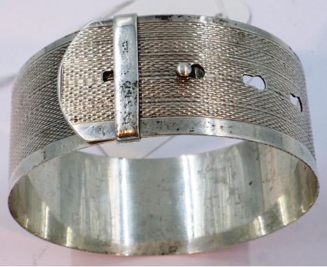 An unusual sterling silver belt form bangle engraved with RAF emblem. P&amp;P Group 1 (£14+VAT for the first lot and £1+VAT f