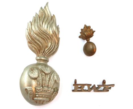 Royal Welsh Fusiliers Victorian cap badge, with single shoulder and collar flashes (3). P&amp;P Group 1 (£14+VAT for the firs