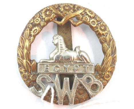 British WWI South Wales Borders cap badge. P&amp;P Group 1 (£14+VAT for the first lot and £1+VAT for subsequent lots) 