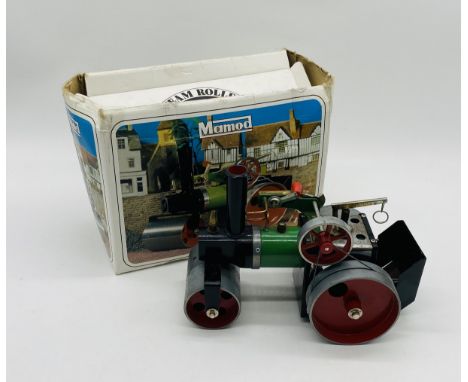 A boxed Mamod live S.R.1a steam roller