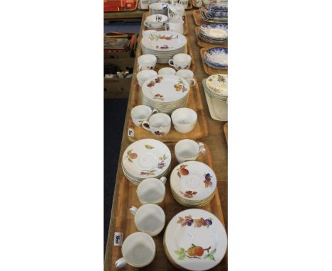 Four trays of Royal Worcester porcelain Evesham pattern dinner ware.  (4) CONDITION REPORT: 1 side plate chipped
1 bowl chipp