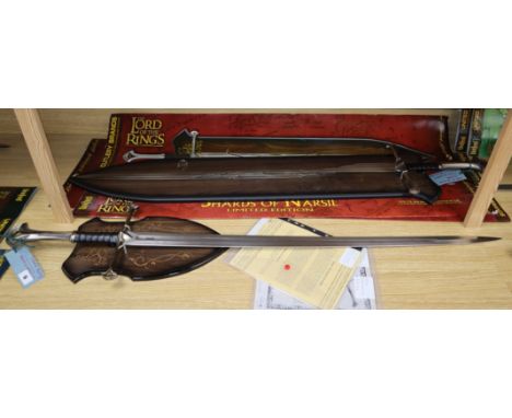Lord of the Rings - United Cutlery Brands prop replicas - Narsil : the Sword of Elendil and Limited edition Shards of Narsil 