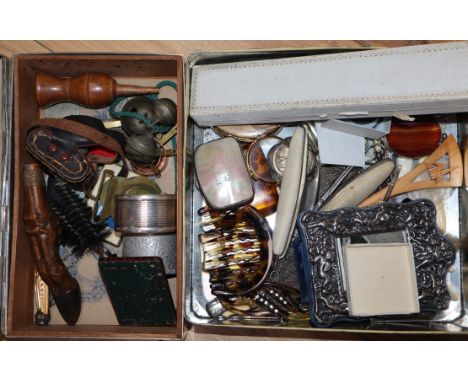 Assorted collectables to include a mother of pearl purse, coin money clip etc