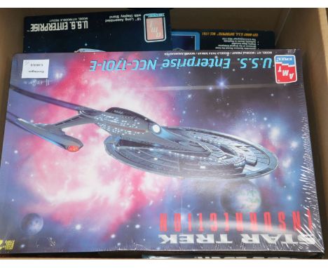 Star Trek - Amt Ertl scale models kits- 3 piece USS Enterprise 6618 (box poor), USS Enterprise 6676, special edition three pi