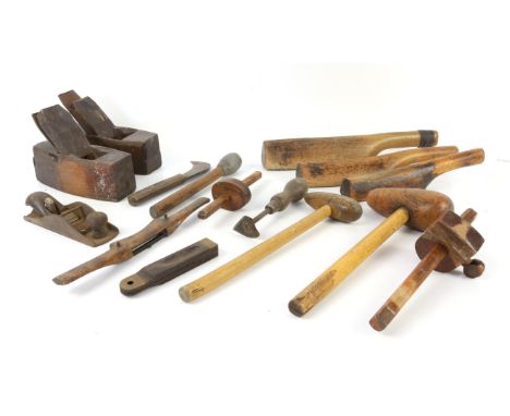 Collection of vintage tools, to include woodworking planes (qty)