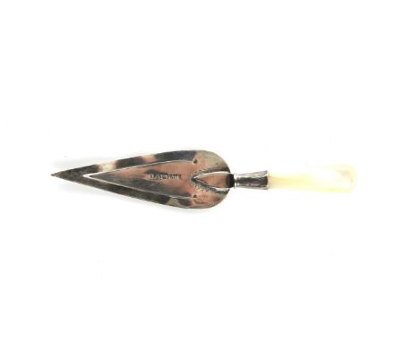 Trowel form silver bookmark with mother-of-pearl handle, Chester 1926