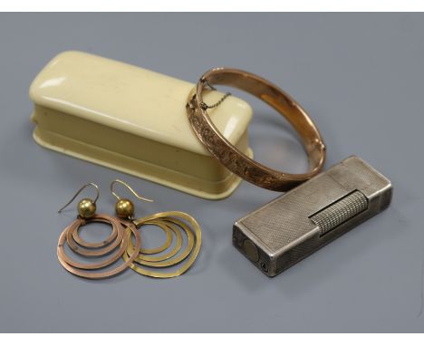 A seed pearl set 15ct gold tiepin, a silver Dunhill cigarette lighter, a 9ct gold bangle and a pair of hoop earringsex Congel