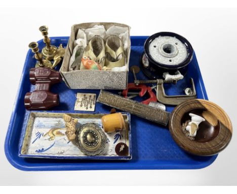 A tray of collectables, cut throat razor, bakelite binoculars, vintage child's shoes, brass candlesticks, clamps etc 