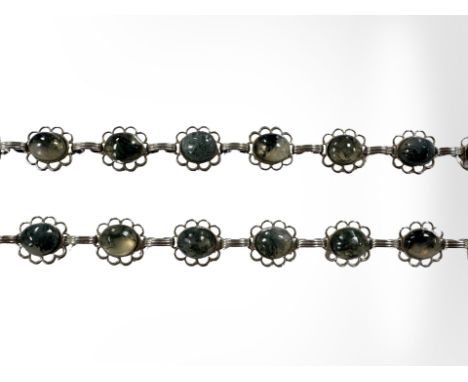 A vintage white metal moss agate necklace, length 50 cm.
