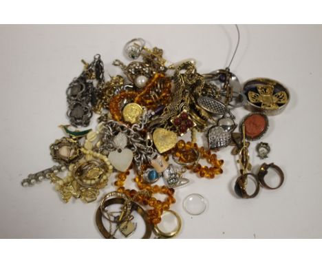 A BAG OF VINTAGE COSTUME JEWELLERY 