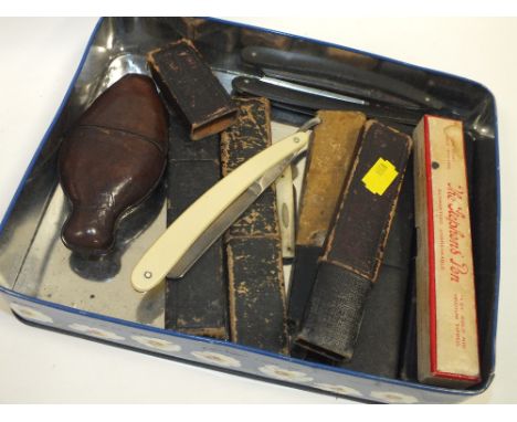 A BOX OF VINTAGE CUT THROAT RAZORS AND OTHER COLLECTABLES TO INCLUDE A BOXED THE STEPHENS PEN NO56 ETC.  