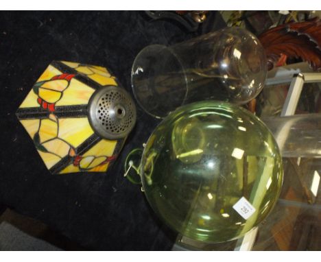 A TIFFANY STYLE LAMP SHADE, TOGETHER WITH A GLASS DOME ETC (4)