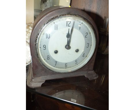 A VINTAGE BAKELITE SMITHS MANTLE CLOCK 