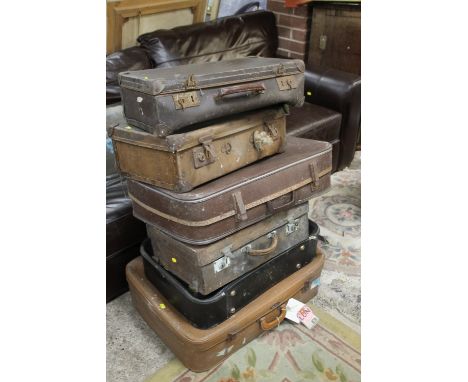 A QUANTITY OF VINTAGE LUGGAGE