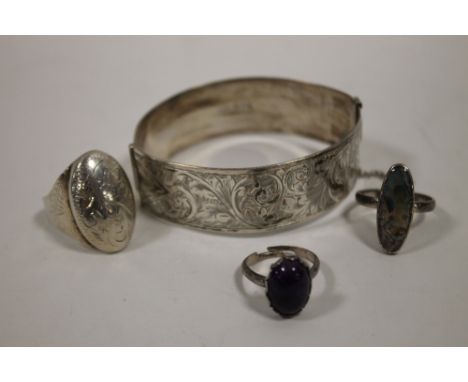 A VINTAGE SILVER BANGLE TOGETHER WITH THREE SILVER RINGS 