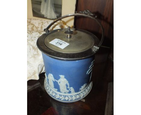 A VINTAGE SILVER PLATED WEDGWOOD JASPERWARE BISCUIT BARREL