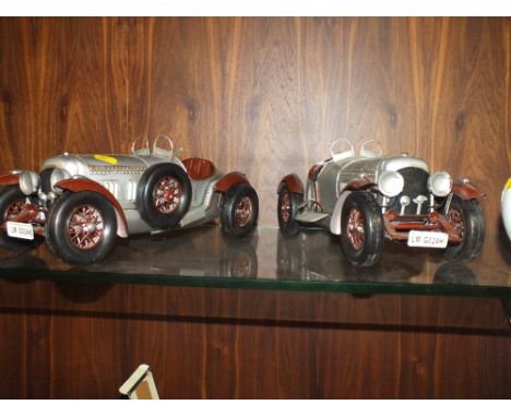 A PAIR OF MODERN REPRODUCTION TIN PLATE VINTAGE CARS
