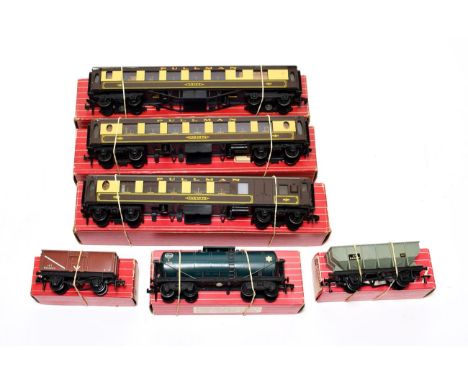 Hornby Dublo 2 Rail Rolling Stock 4644 21-ton Hopper, 4685 Caustic Liquor, 4656 Mineral wagon and Pullman coaches 4035, 4036 