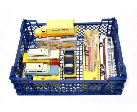 Dinky 930 Bedford Pallet Jekta Van (G-E, with three pallets, box G-F) 932 Vega Major coach (G-E box F-G) 277 Superior Criteri