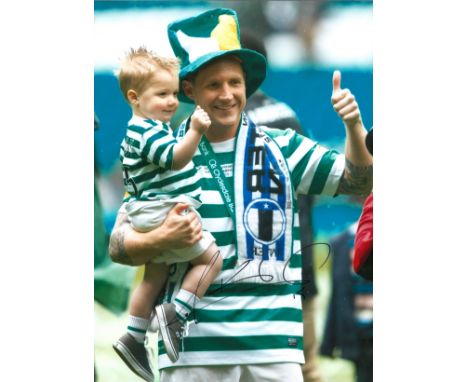 Kris Commons Celtic Signed 16 x 12 inch football photo. Good Condition. All signed pieces come with a Certificate of Authenti