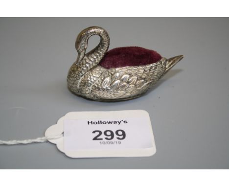 An Edwardian silver novelty pin cushion, in the form of a swan, Birmingham 1906, by Adie &amp; Lovekin, 6cm long