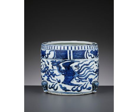 A BLUE AND WHITE ‘PHOENIX’ CENSER, WANLI PERIODChina, 1573-1620. The slightly rounded sides rising from the flat base, below 