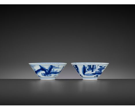 A PAIR OF SMALL BLUE AND WHITE ‘FLORAL’ BOWLS, 17TH CENTURYChina. Each with conical sides rising from a slightly tapered broa