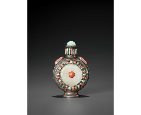 AN EMBELLISHED SILVER SNUFF BOTTLE, LATE QING TO REPUBLICMongolia for the Chinese market, 1850-1930. Of moon flask form, the 