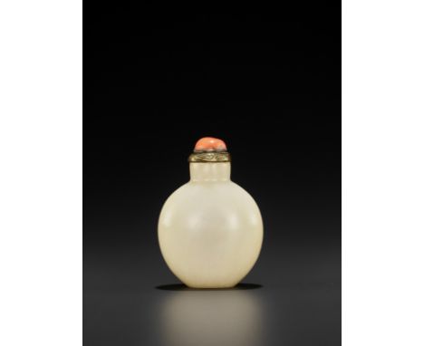 A ‘MUTTON FAT’ WHITE JADE SNUFF BOTTLE, QING DYNASTYChina, 18th-19th century. Of flattened ovoid form. A test on the Mohs sca