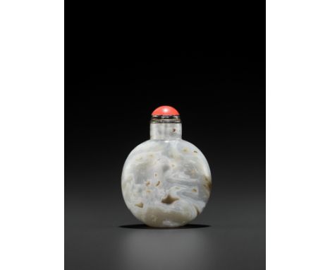 A 'MACARONI' AGATE SNUFF BOTTLE, QING DYNASTYChina, 18th-19th century. Of compressed spherical form and well-hollowed out. Th