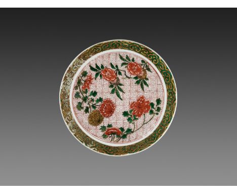 A POLYCHROME ENAMELED ‘CHRYSANTHEMUM AND PEONY’ CIRCULAR TRAY, TIANQIChina, 1621-1627. The gently concaved tray painted in br