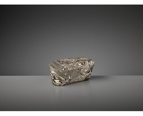 A MARBLED PILLOW, SONG DYNASTYChina, 960-1279. The ingot-shaped pillow with a broad slightly concaved top, covered with a fin