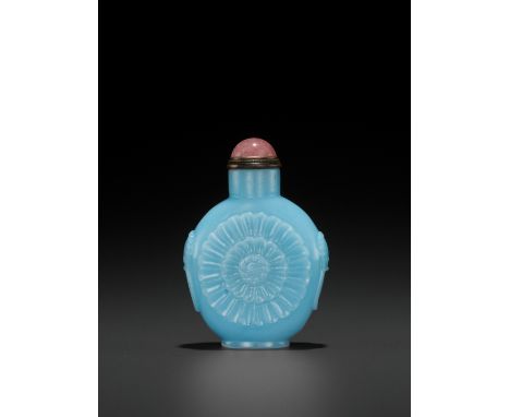 A CARVED ‘CHRYSANTHEMUM’ TURQUOISE GLASS SNUFF BOTTLE, QING DYNASTYChina, 1730-1820. Of compressed globular form with a broad