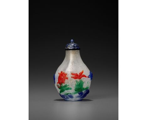 A THREE-COLOR OVERLAY GLASS SNUFF BOTTLE, QING DYNASTYChina, 18th-19th century. Of ovoid form with an oval foot ring, recesse