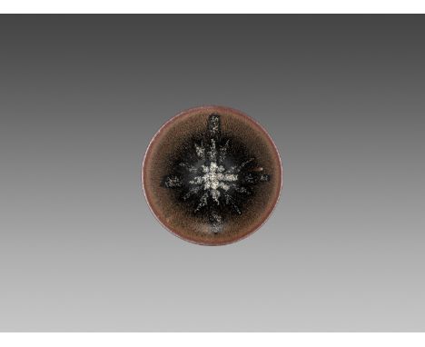 A RARE YULINTING ‘STAR BLOSSOM’ BOWL, SOUTHERN SONGChina, 1127-1297. The conical bowl shows a characteristic, finely stippled